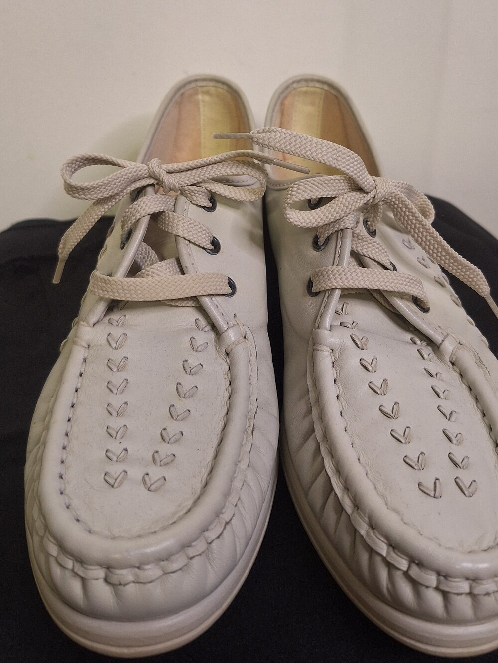 Soft Spot All Day Comfort Beige Tie Loafers Size 9.5